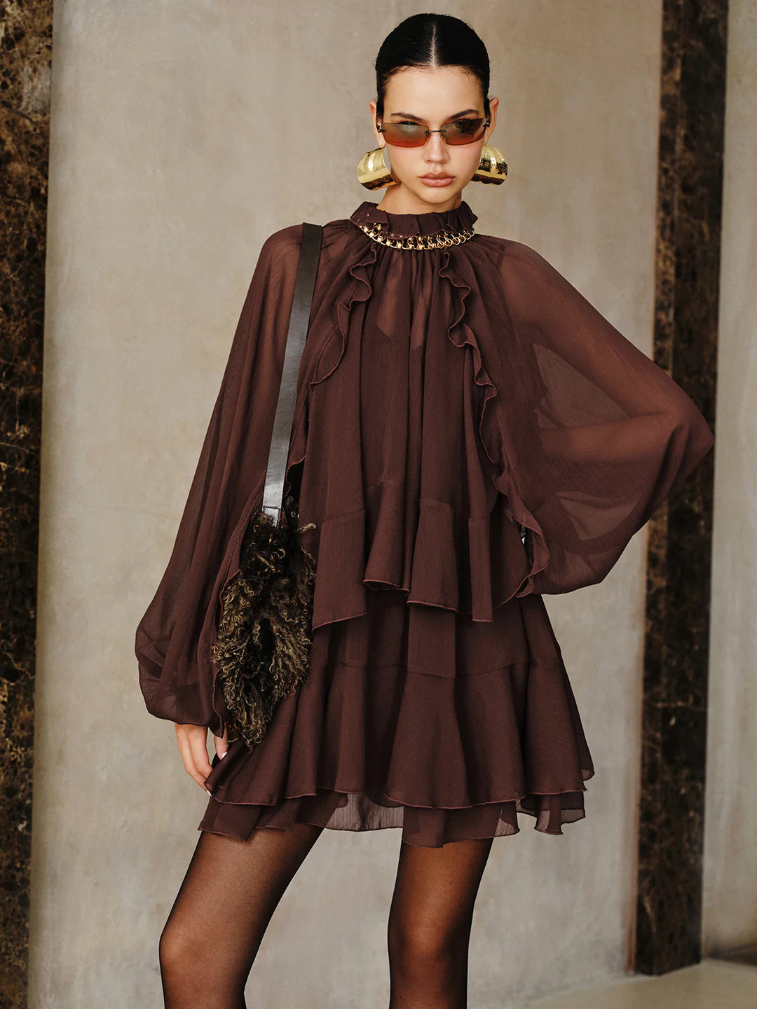 Conjunto de mini vestido de gasa con volantes escalonados y forro