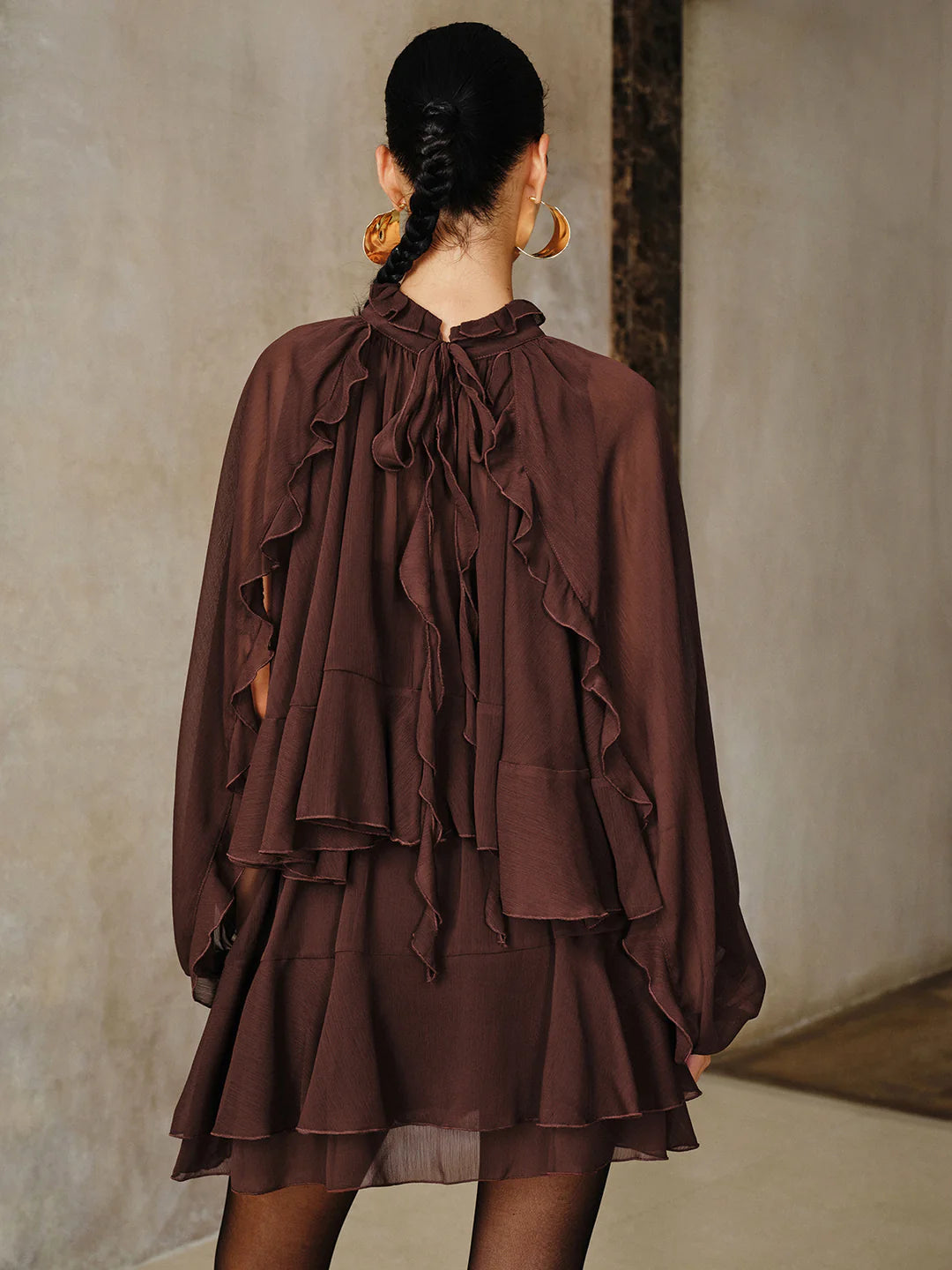 Conjunto de mini vestido de gasa con volantes escalonados y forro