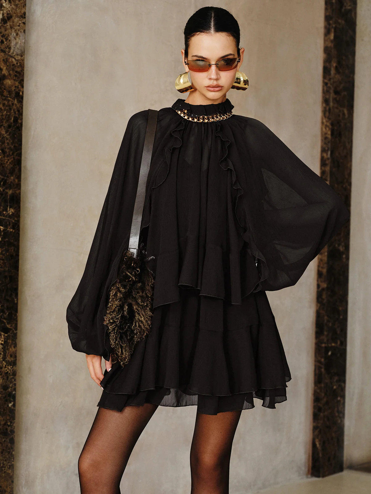 Conjunto de mini vestido de gasa con volantes escalonados y forro